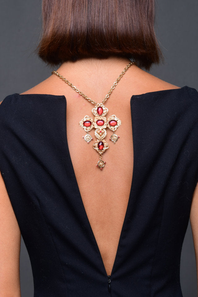 Pendant Necklace Cross-Motif Red