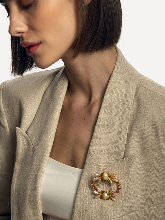 Brooch Pearls